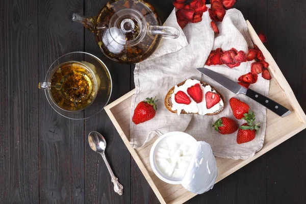 Sandwich Strawberries Cheese Tea Cup — Stock Photo, Image