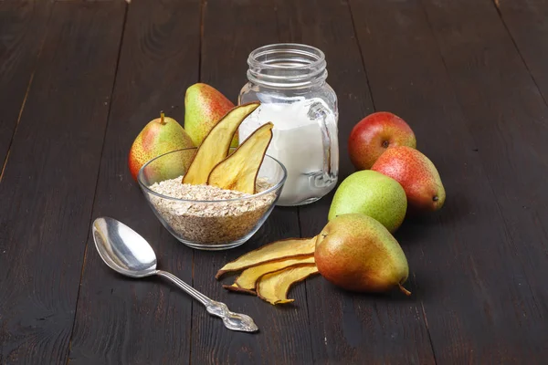 Schalen Mit Gesundem Frühstück Und Birnen Auf Einem Holztisch Hausgemachtes — Stockfoto