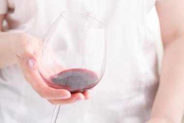 Kadın tatma kırmızı şarap