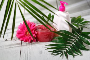 Doğal kozmetik ve tablo yapraklarda