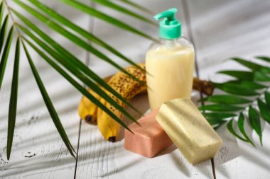 Yeşil yaprak ile doğal fırçalayın organik kozmetik