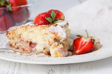 Taze berryes bir tablo ile pasta