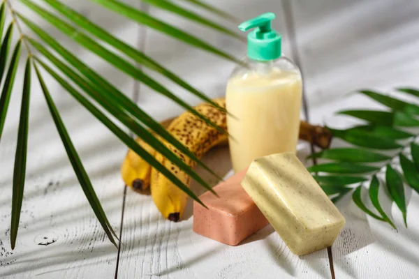 Yeşil yaprak ile doğal fırçalayın organik kozmetik