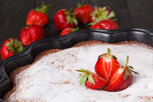 Taze berryes bir tablo ile pasta