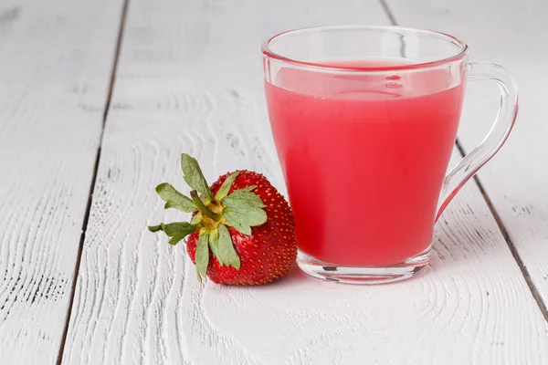 Pouding Liquide Aux Baies Avec Fraise — Photo