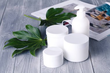 çeşitli cilt bakımı kozmetik uygulama kadın cilt için hazır