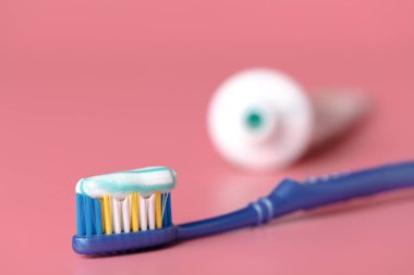 Diş Yapıştır pembe yakın çekim