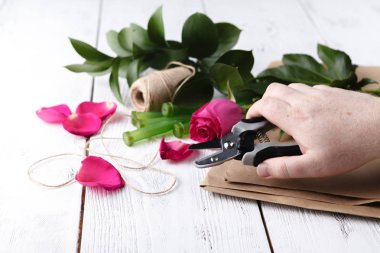 İş yerinde çiçekçi: buket yapmak nasıl