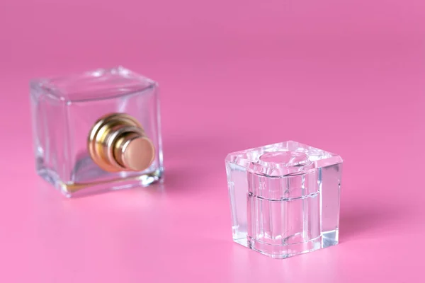 ピンクの背景にいくつかの化粧品ボトルのモックアップ — ストック写真