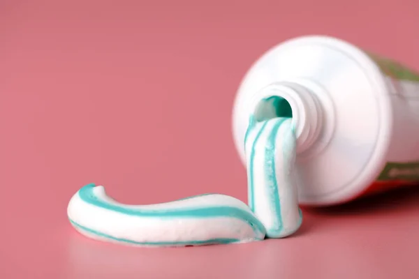 Diş Yapıştır pembe yakın çekim