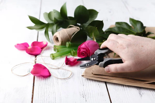 İş yerinde çiçekçi: buket yapmak nasıl