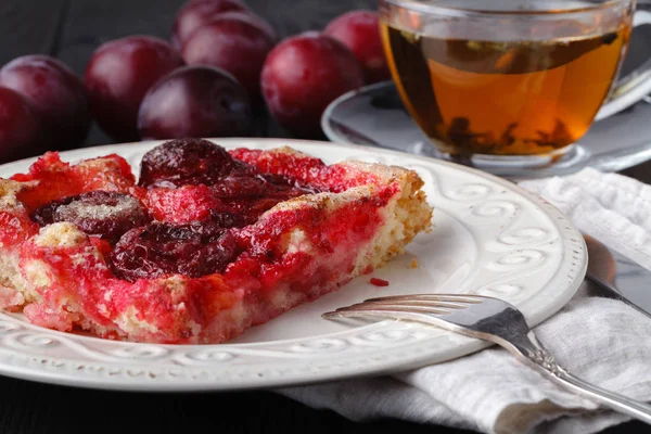 Tatlı Erik köfte çanak üzerinde