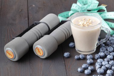 Taze lezzetli yulaf smoothies gözlük