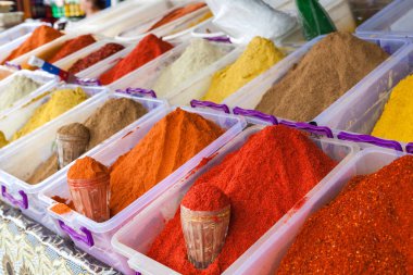 Çiftçi pazarda, Festival renk çeşitli baharatlar