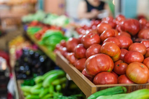 Marktkraam Met Verscheidenheid Van Biologische Groente — Stockfoto