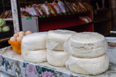 İkinci el ticari işler ve antika antika eski Retro Vintage şey kuru Köprüsü'nde Tiflis bit pazarı içinde