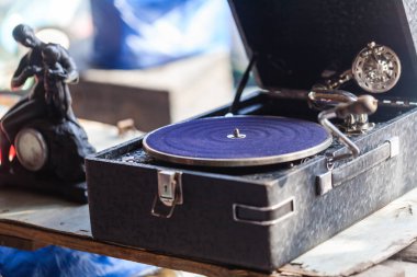 eski vintage antika gramofon