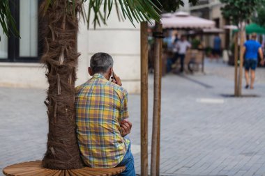 Şehrin boş sokaklarda sabah