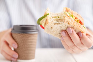 kadının çalışma ve Ofis Masası yemek