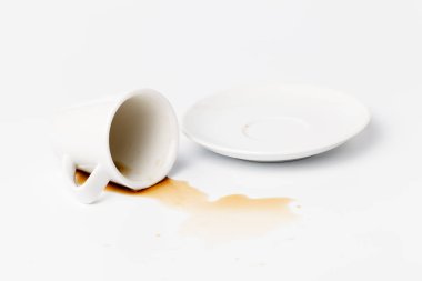 masanın üzerine dökülen kahve kontamine