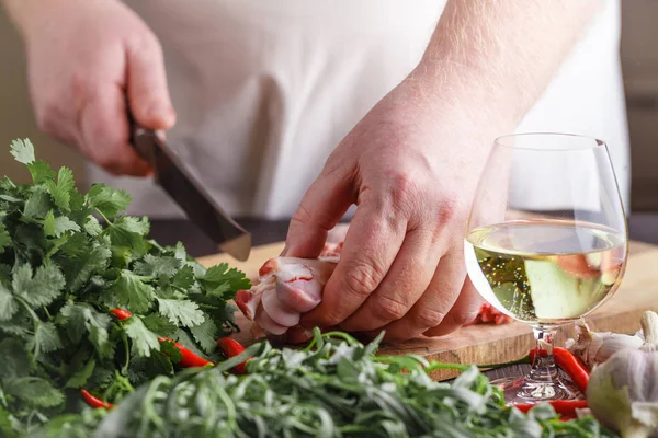 Metzger Schneidet Lammfleisch Küche — Stockfoto