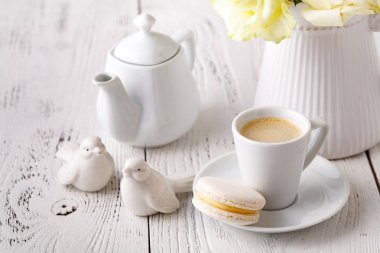 Kadın sabah güne kahve ile başlayın