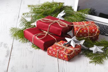 Gizli Noel Baba sürpriz. Ofiste Noel kutlamaları