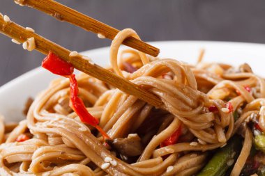 Stir Fried peri mantar istiridye ile: Basit Tay mı stil yemek