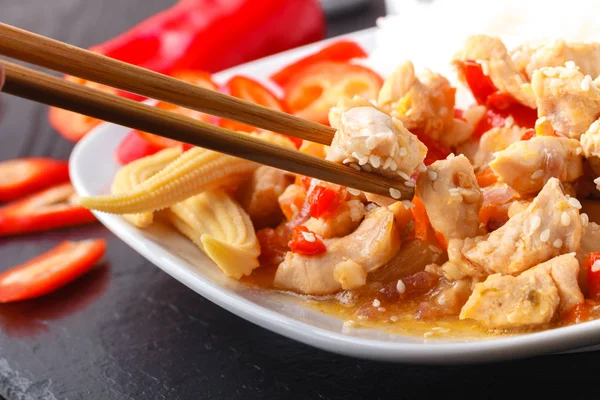 Spicy Chinese Chicken Fried Rice — Stock Photo, Image