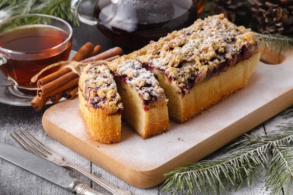 Galette Casera Con Bayas Nueces Sobre Mesa Rústica Madera — Foto de Stock