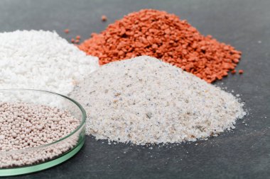 Mineral kimyasal gübre içinde soli yardım bitki büyümeye eklemek