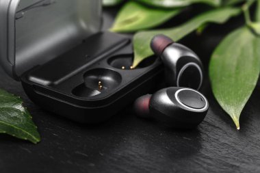 Bluetooth kulaklık dinlemek müzik Caddesi üzerinde herhangi bir hava için