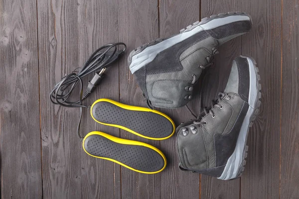 Kışlık botlar ile elektrik ayakkabı kurutma makinesi