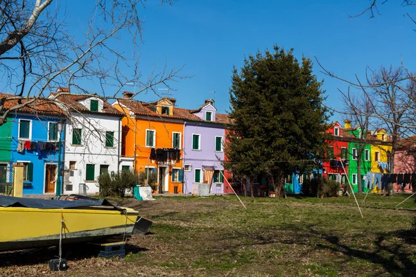 Vivid picturesque houses in Burano, Venice, Italy — Stock Photo, Image