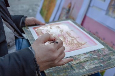 Sanatçı olun sokakta mimarisinin kroki