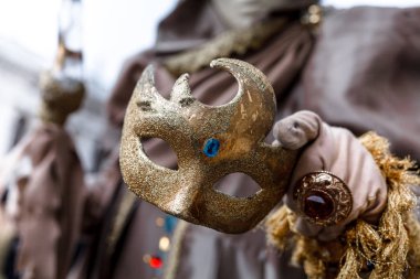 Kimliği belirsiz kişi Venedik karnaval maskesi Venedik, İtalya