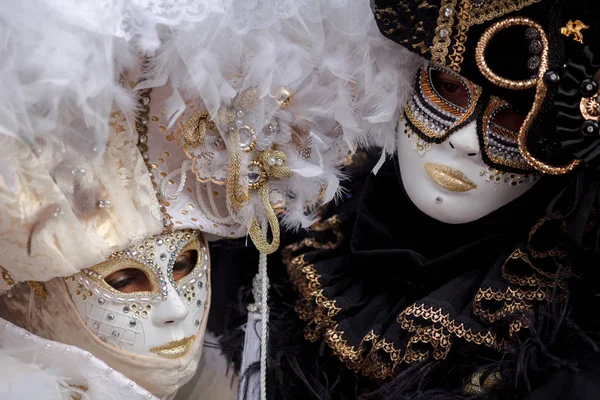 Carnaval na cidade única de Veneza, na Itália. Máscaras venezianas — Fotografia de Stock