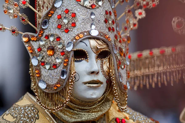 Venice, Italy, Carnival of Venice, beautiful mask at Piazza San — Stock Photo, Image