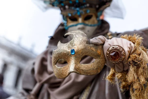 Máscara de Venecia colorida y hermosa, Venecia, Italia — Foto de Stock