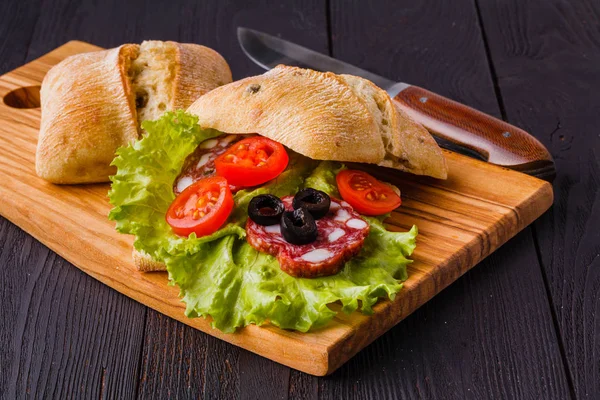 Panini sandviç taze domates ve mozzarella ve prosciu ile — Stok fotoğraf