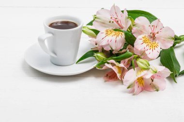 kahve içme ve dijital tablet sabah kullanma