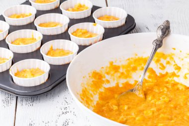 Pişirme pan içinde ev yapımı kabak kek yapma