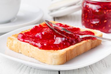 Odaya Servis Kahvaltı tost ekmeği ile ev yapımı jamt