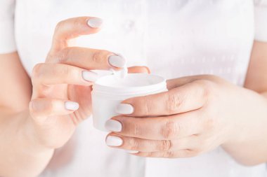 Kadın el nemlendirici el kremi closeup çekim