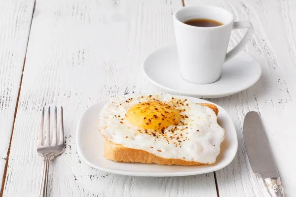 Typowe śniadanie w hotelu toast — Zdjęcie stockowe