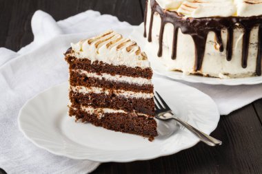 Çikolata sosu ve kahve ile Souffle kek