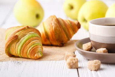 sabah kruvasan ile kahve