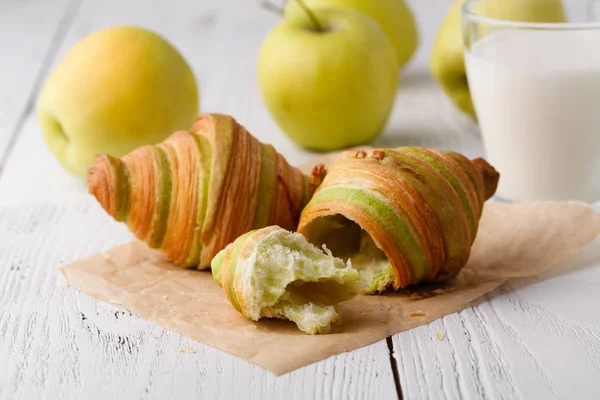 sabah kruvasan ile kahve