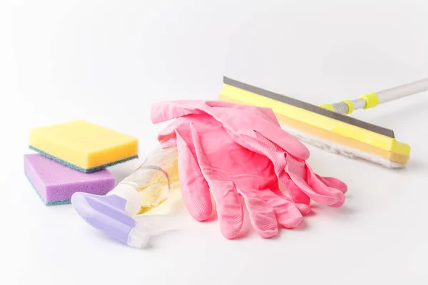 Domácí zboží. Předměty pro domácnost pro každodenní čištění — Stock fotografie