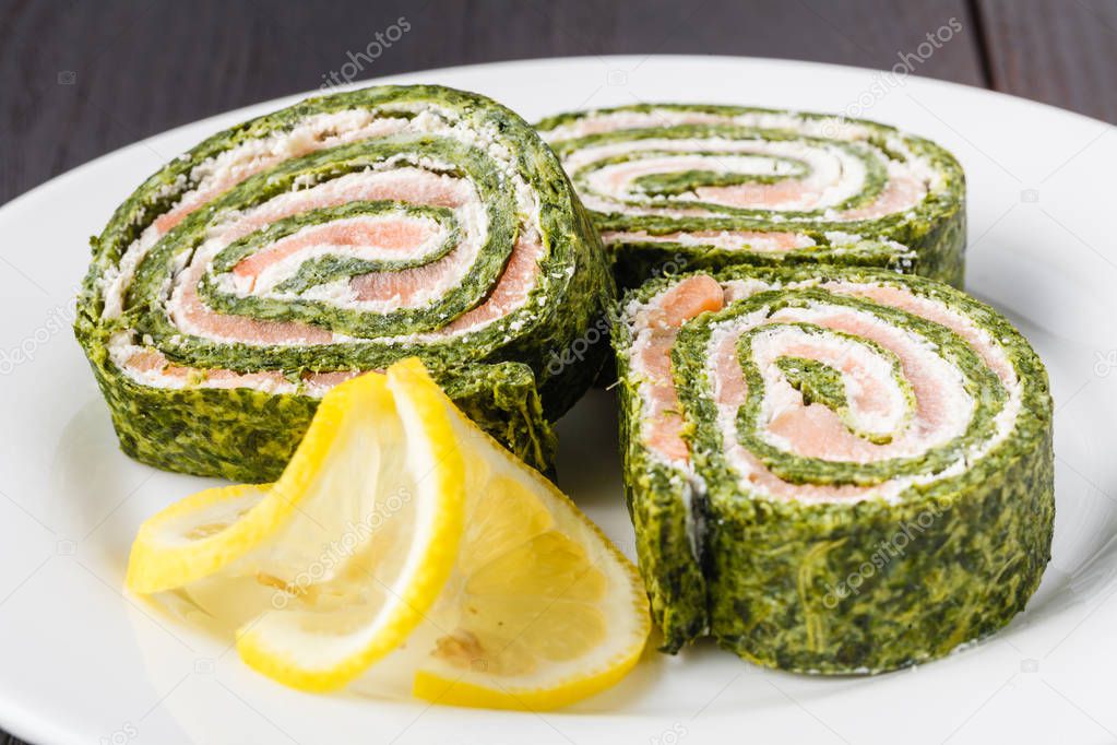 Spinach rolls with smoked salmon and cream cheese